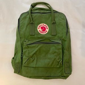 Fjallraven Kanken Classic Backpack in Leaf Green